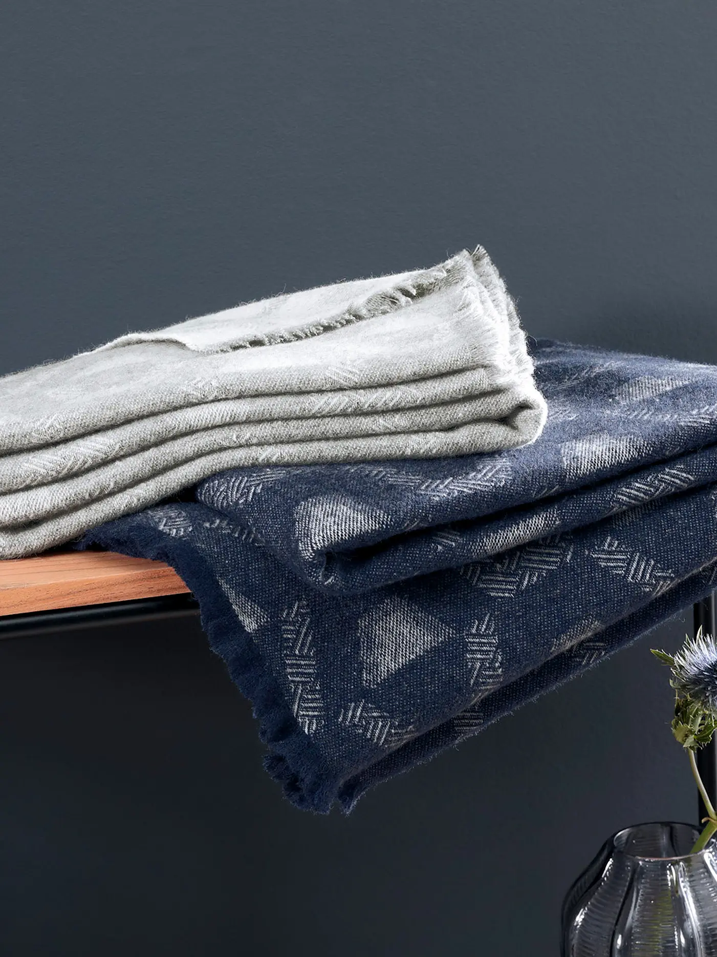 BIEDERLACK | Tagesdecke - Plaid DARK ELEMENTS 130x170cm Shadow Blue | 
